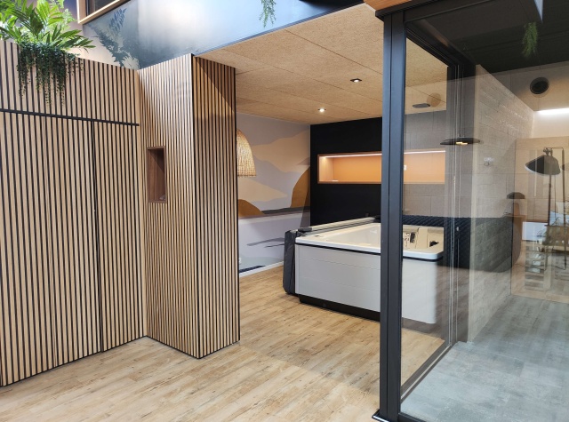 showroom CARIMALO JARDIN DU GOLFE - intérieur spa