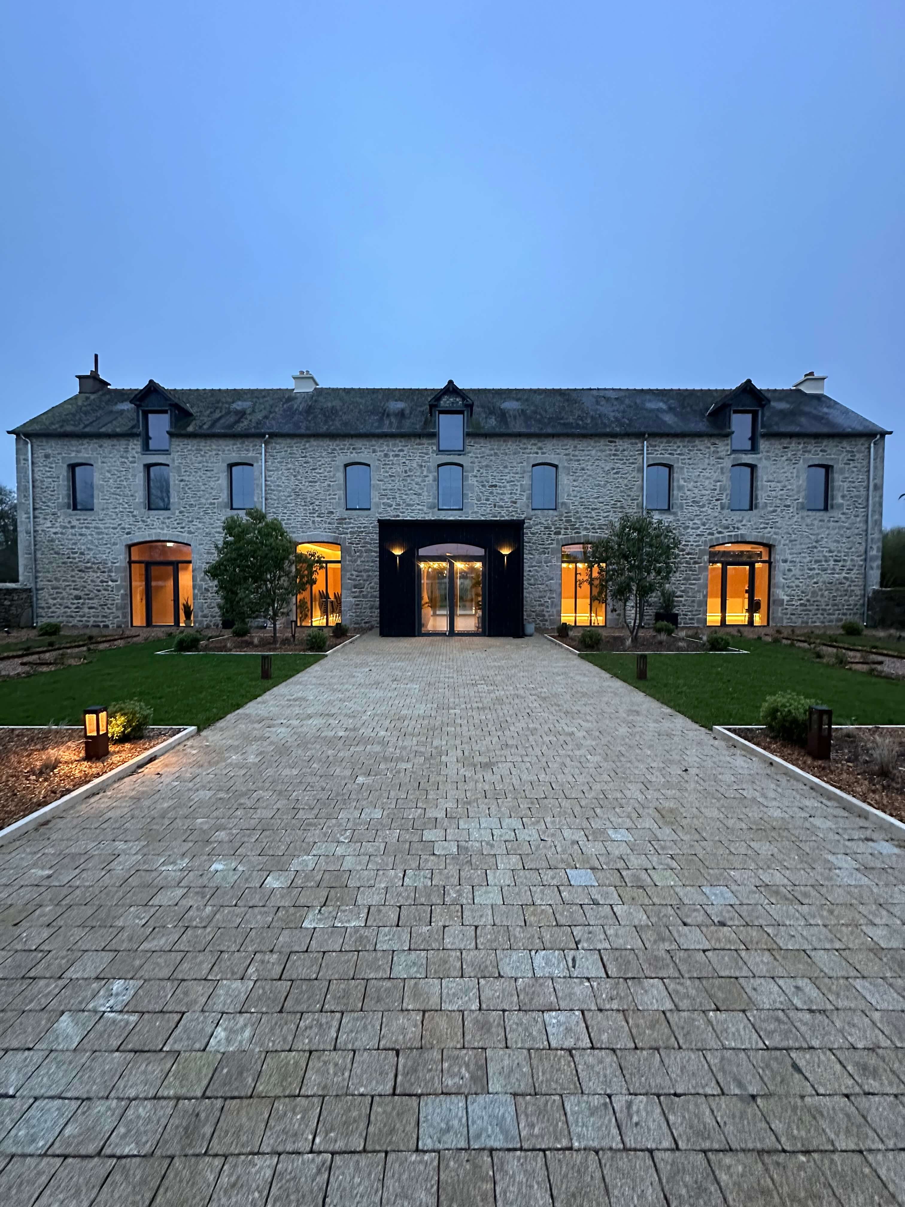 RENOVATION ET TRANSFORMATION D'ANCIENS HARAS EN SALLE DE RECEPTION